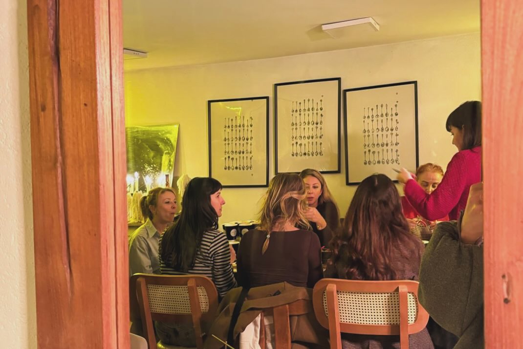 İkivedört’te Charm Atölyesi: Küçük Detaylardan Büyük Hikâyeler